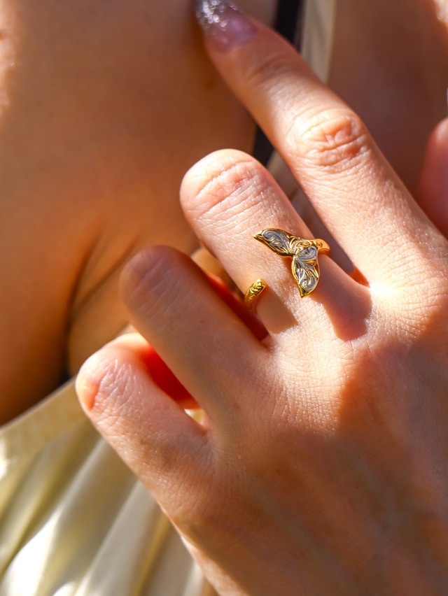 Whale tail Open ring