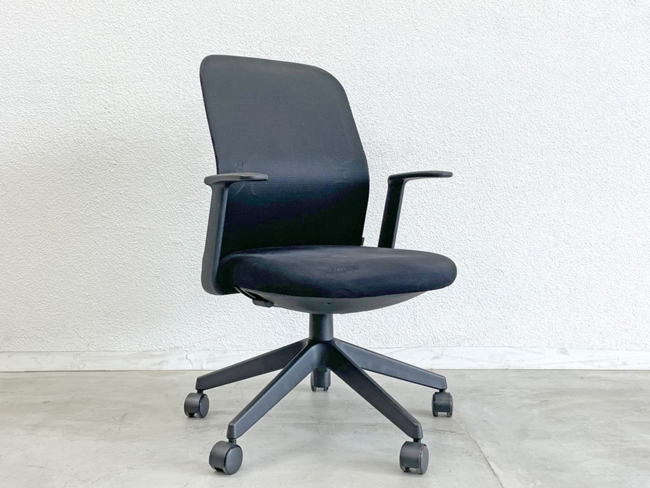 コクヨ KOKUYO アガタ/D AGATA/D オフィスチェア アーム付き メッシュ ブラック