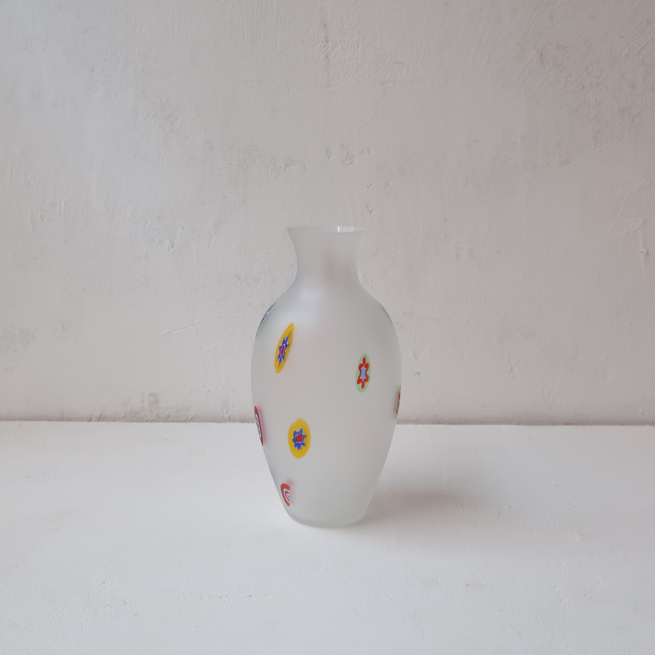 ガラスビーズのような花瓶