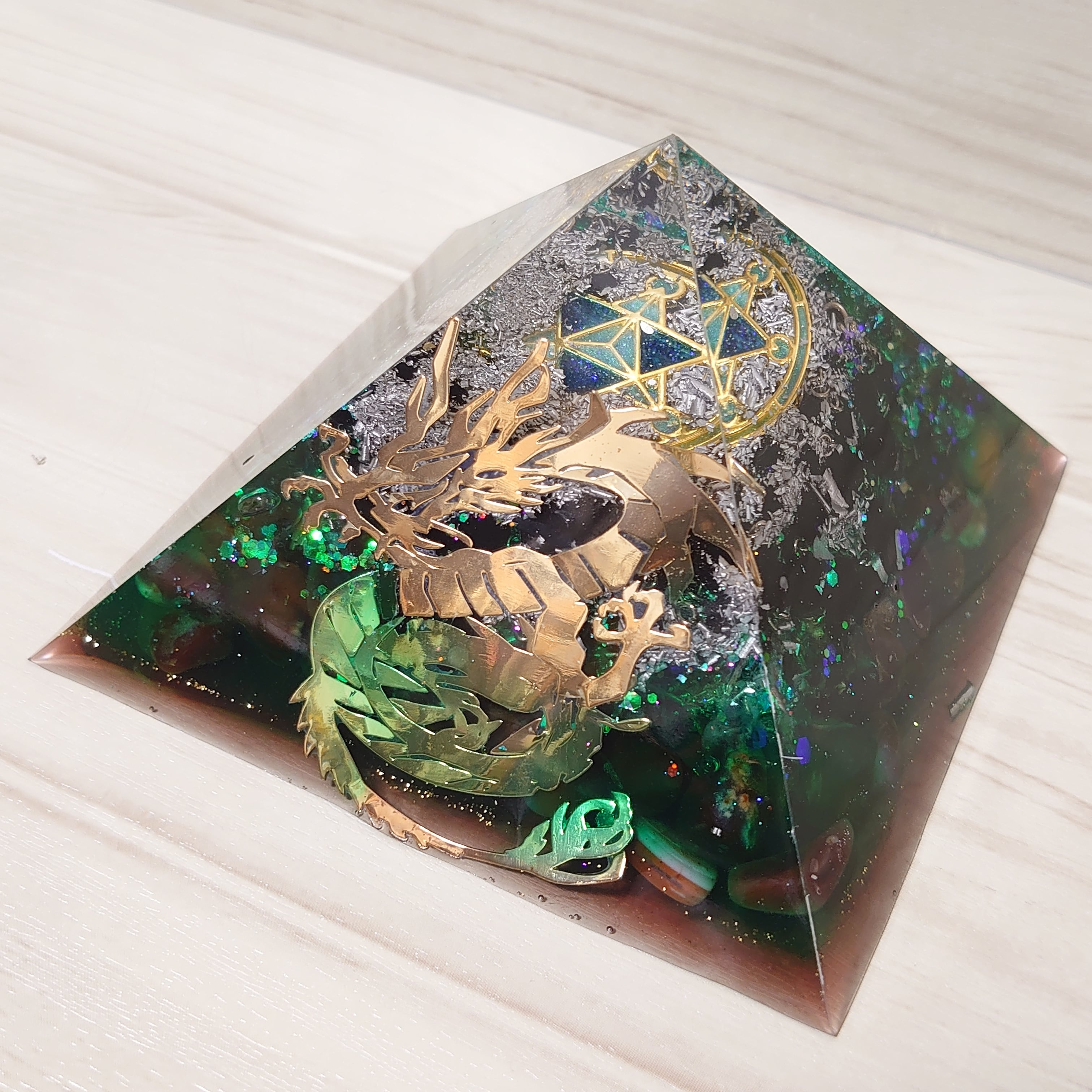 黄金比】ドラゴンのオルゴナイト【ピラミッド】