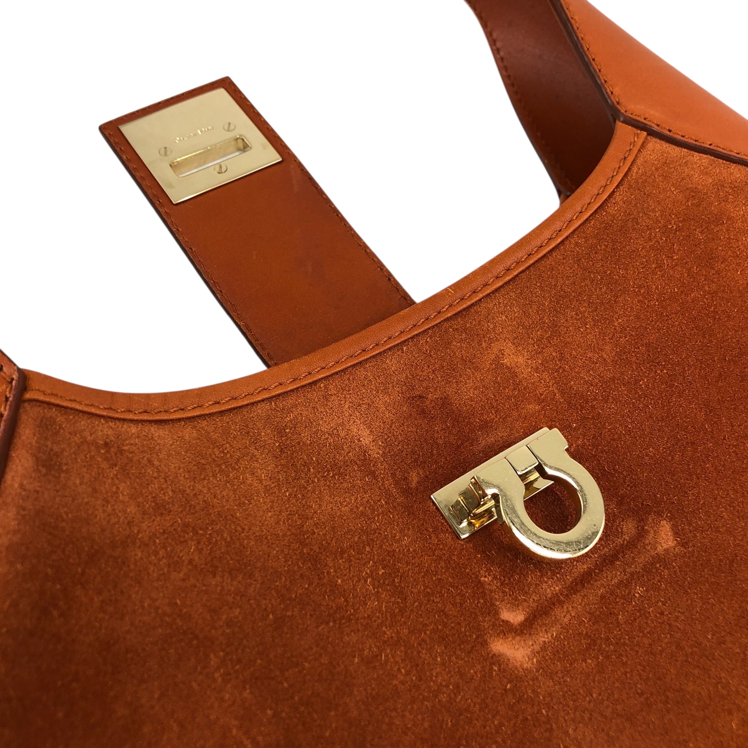 サルヴァトーレフェラガモ ショルダーバッグ ガンチーニ　スエード c709 サルヴァトーレフェラガモ ショルダーバッグ ガンチーニ スエード c709