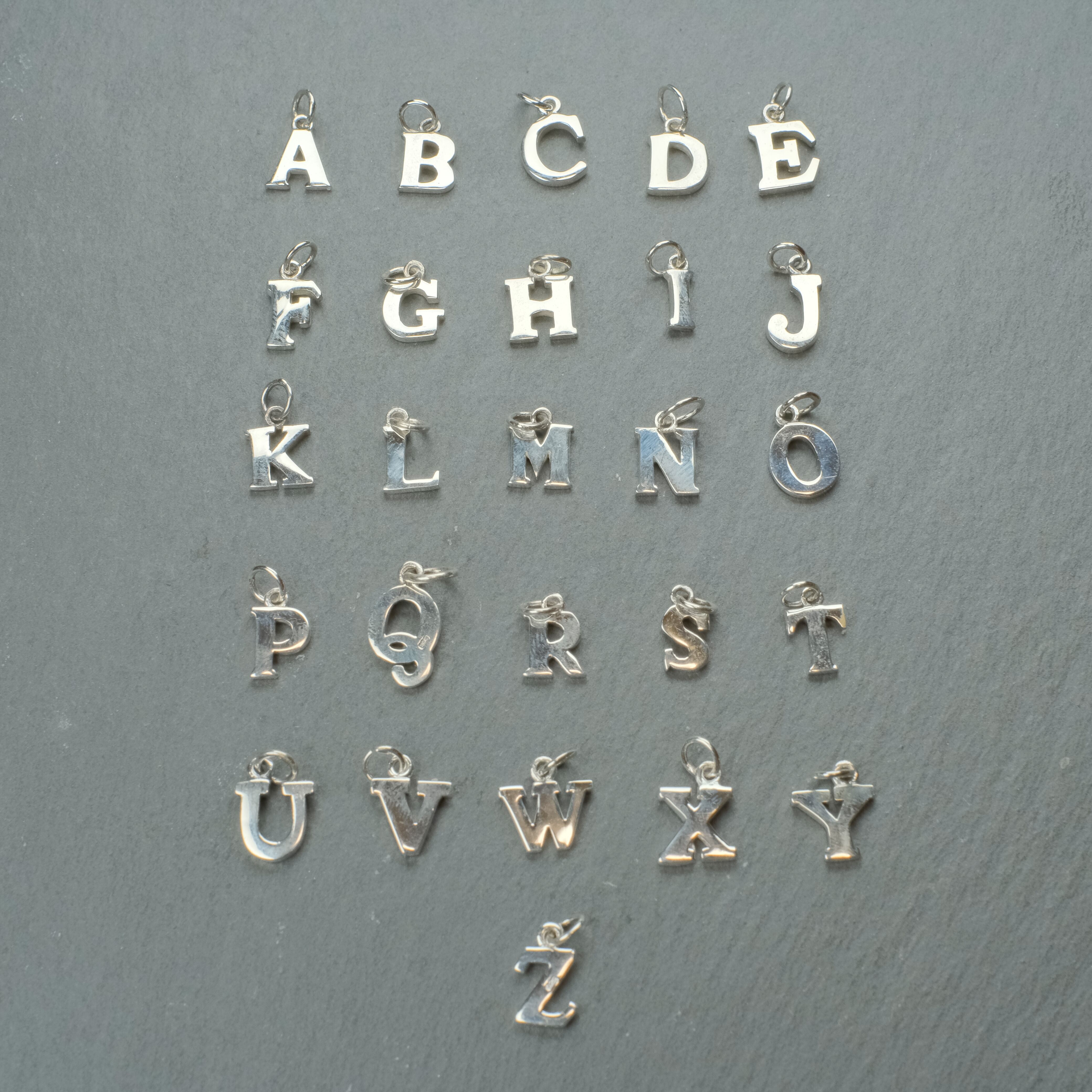 シルバー925 Silver イニシャル ペンダントトップ/軽研磨仕上げ