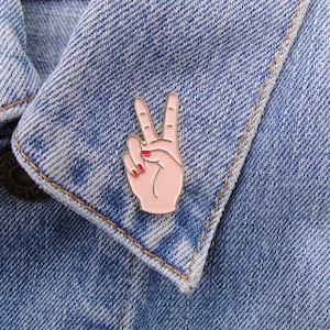 «即納» Coucou Suzette Peace Out Pin ククシュゼット
