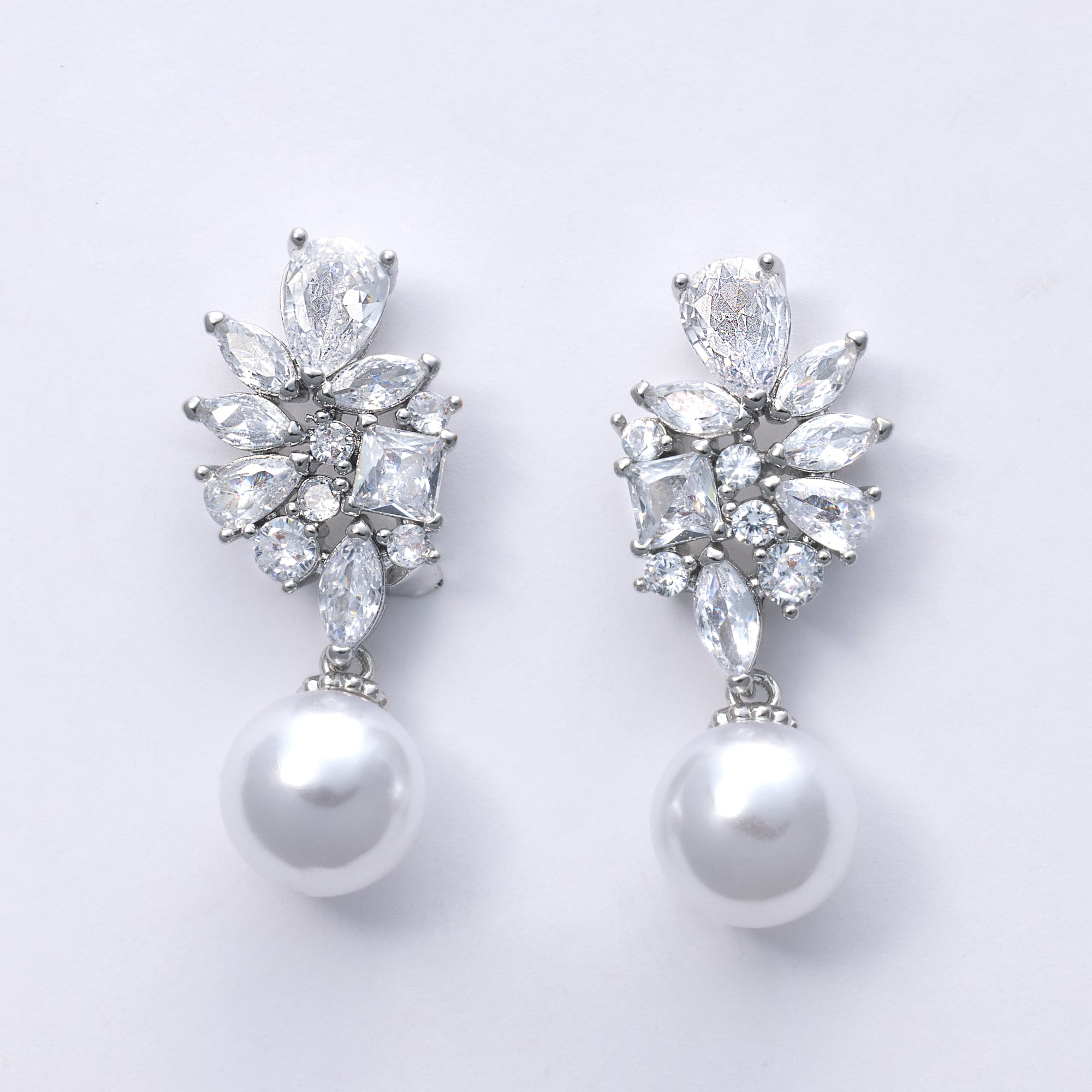 E-134 キュービックジルコニア pearl ピアス