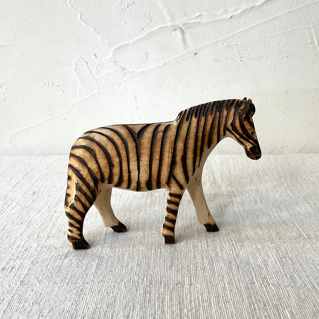木彫りのシマウマ