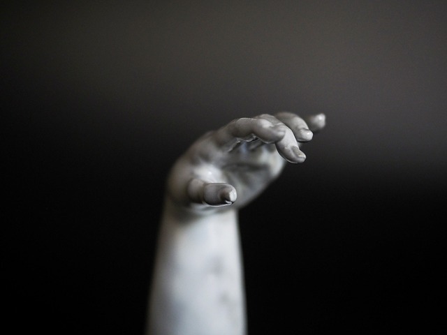 Etrange petite piece 401  手のオブジェ 『お喋りな貴婦人』 Ⅰ