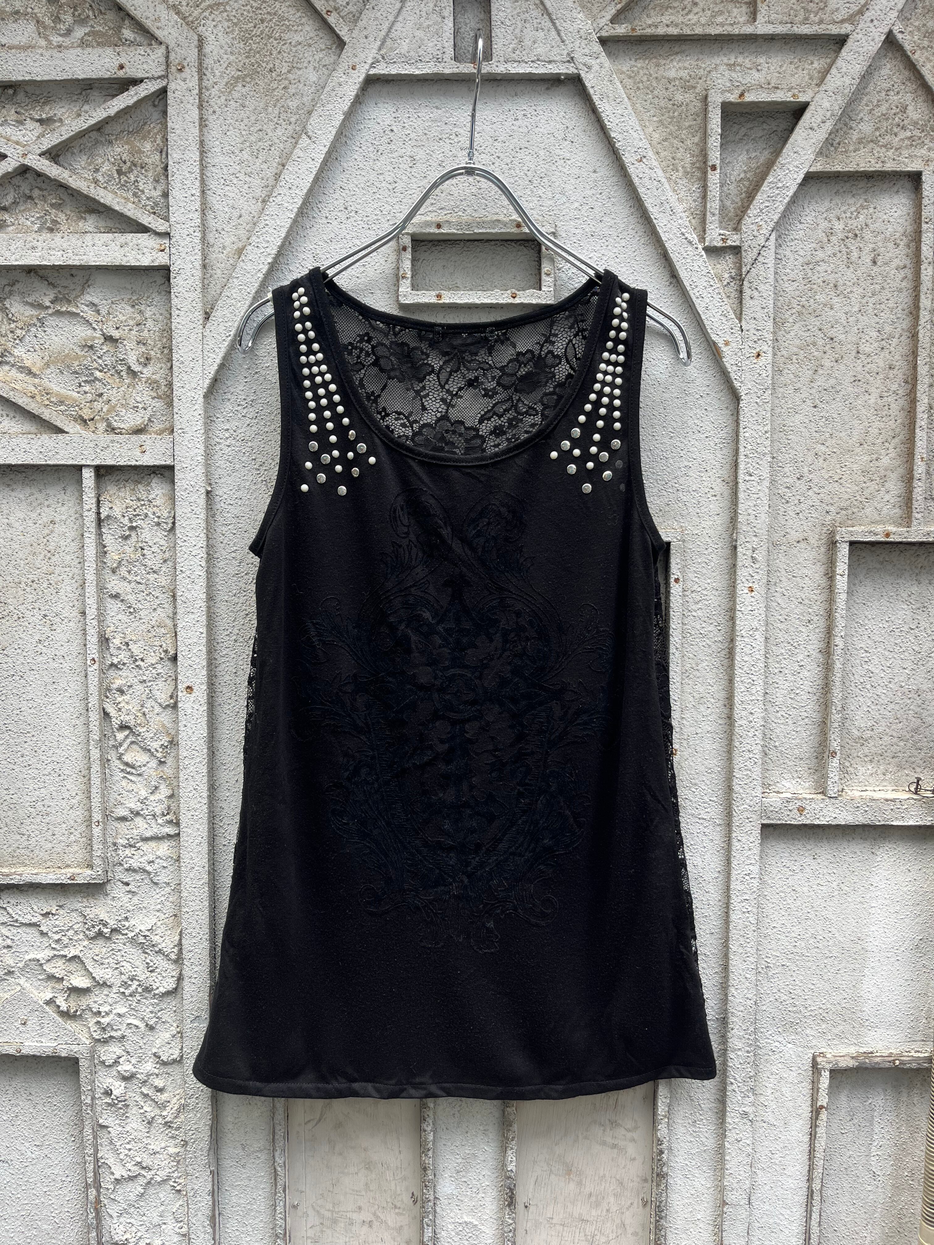 "GOTHIC" lace and pearl no sleeve tops