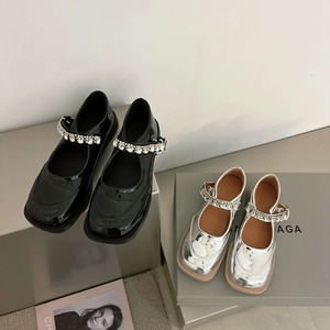 【送料無料】レディース ビジュー ストラップ シューズ スクエア キラキラ 大人可愛い ママコーデ ママファッション 韓国系 オルチャン 人気 トレンド 新作 20代 30代 40代 シューズ 靴 きれいめ かわいい おしゃれ シック カジュアル お出かけ 高見え デート 旅行 歩きやすい 履きやすい エレガント ナチュラル 美脚 通気性 安定感 通勤 通学 デイリー 普段使い 春 秋 冬 CO4606