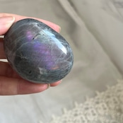 ピンクパープルのフラッシュが美しいラブラドライト＊パーム3＊天然石インテリア＊置き物