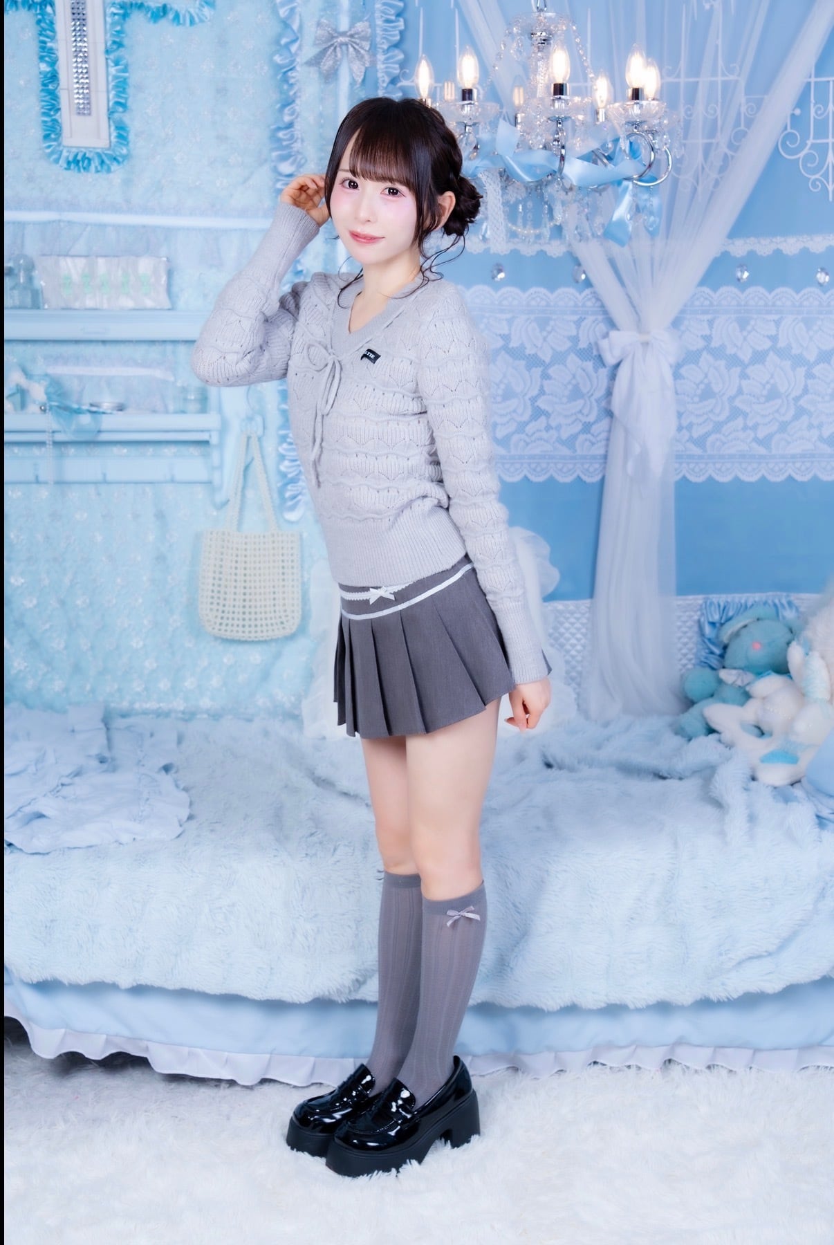 Ribbon V-Neck Knit