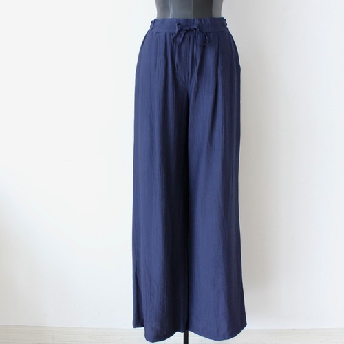 RINASCIMENTO　ネイビーカラーレーヨンウオッシュ加工美脚シルエットワイドパンツ(ITALY)：RIN124337¥17,000＋tax