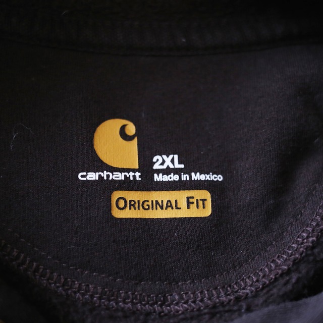 "Carhartt" sleeve logo printed over silhouette dark brown sweat parka