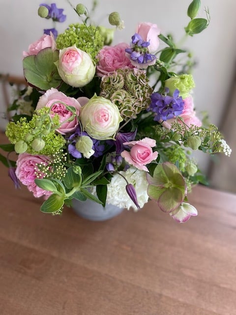 母の日*お母さんにお花を贈ろう◆季節の花のおまかせパニエアレンジメント・11000円