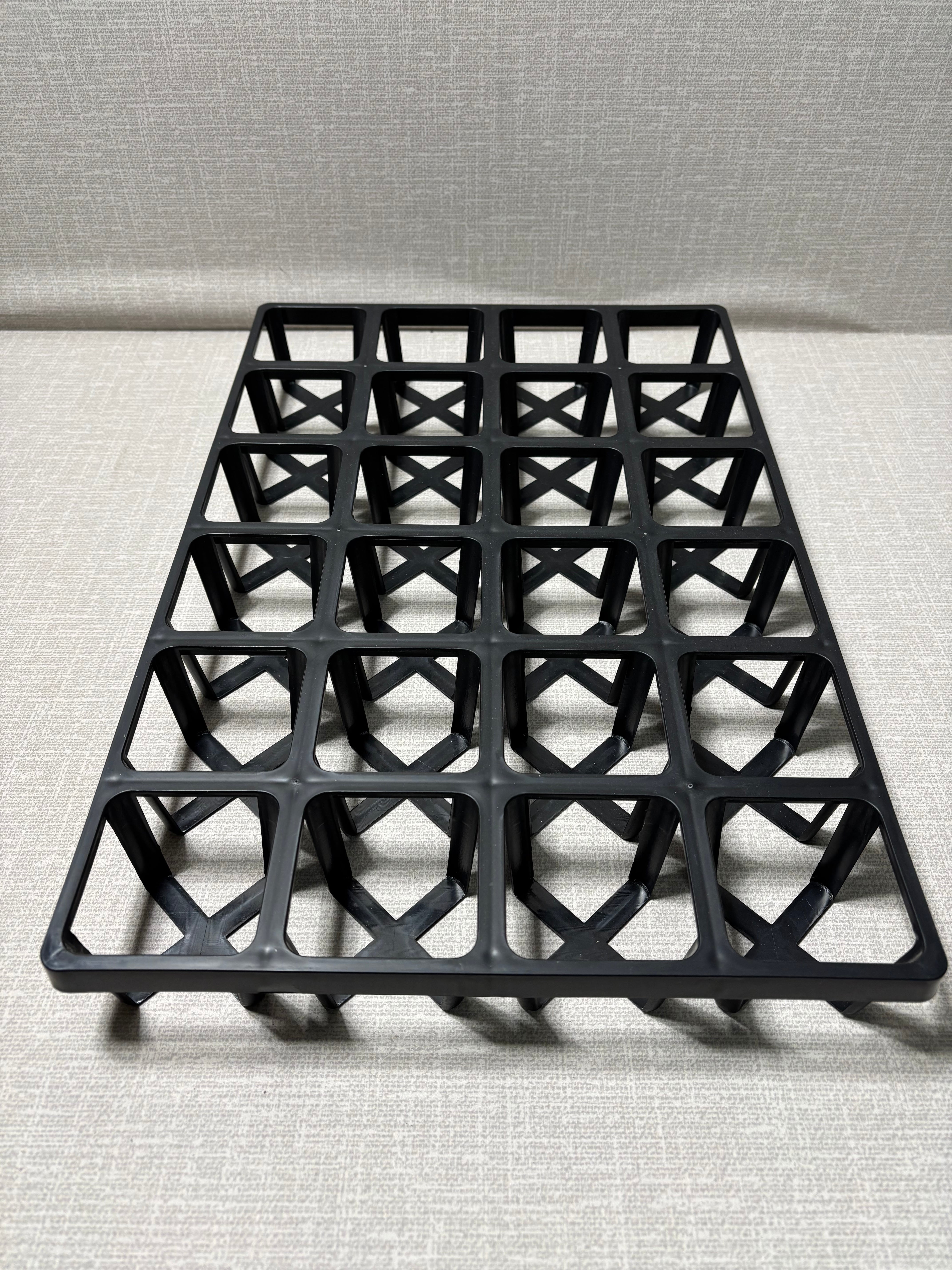 【S7BKトレ】24穴 ルータルスリットトレー ブラック(口径7cm対応)