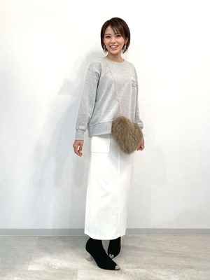 ビジュー刺繍スウェット