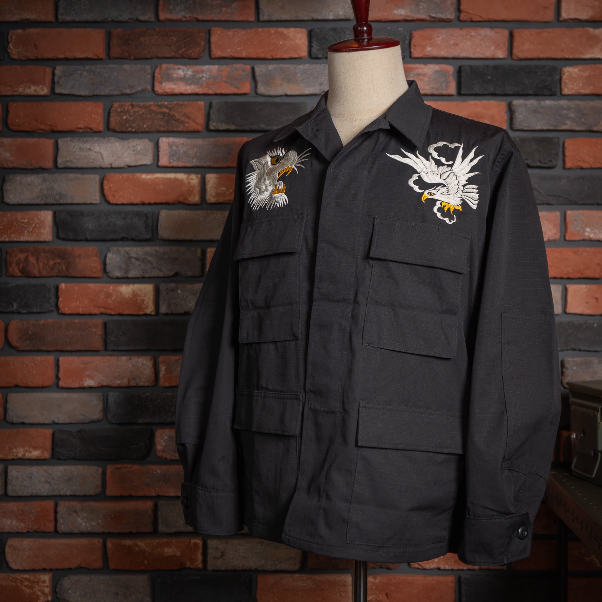【HIRYU® Presented By A.R.P.® 】DEADSTOCK U.S.Army BDU Jacket Black357 Genuine Sukajan Embroidered "Japan Map × U.S. Bald Eagle" Size: Medium Short