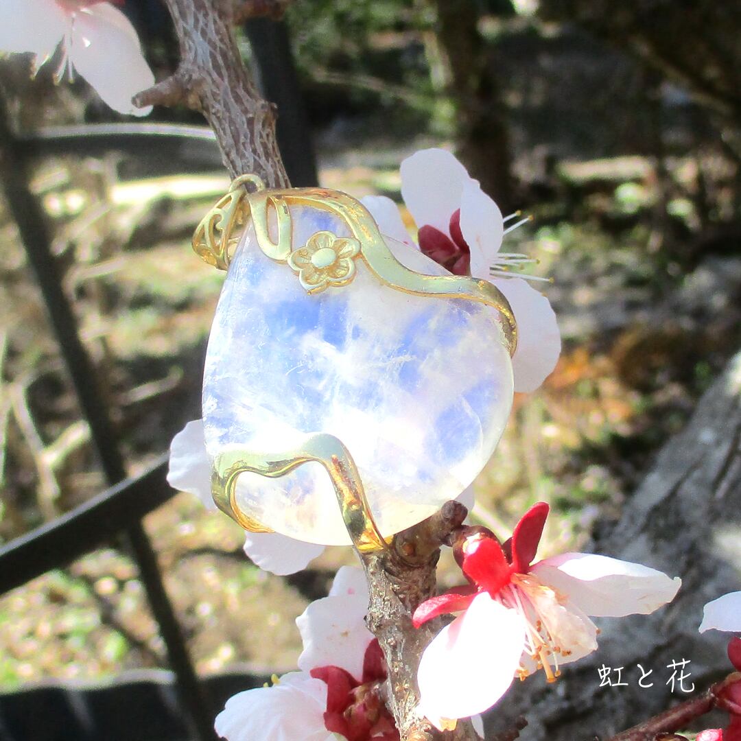 *Happy Spring SALE!!50%OFF* レインボームーンストーン BIG ペンダント【14Kgf】＊月と虹と花の女神からの贈り物＊　6月の誕生石