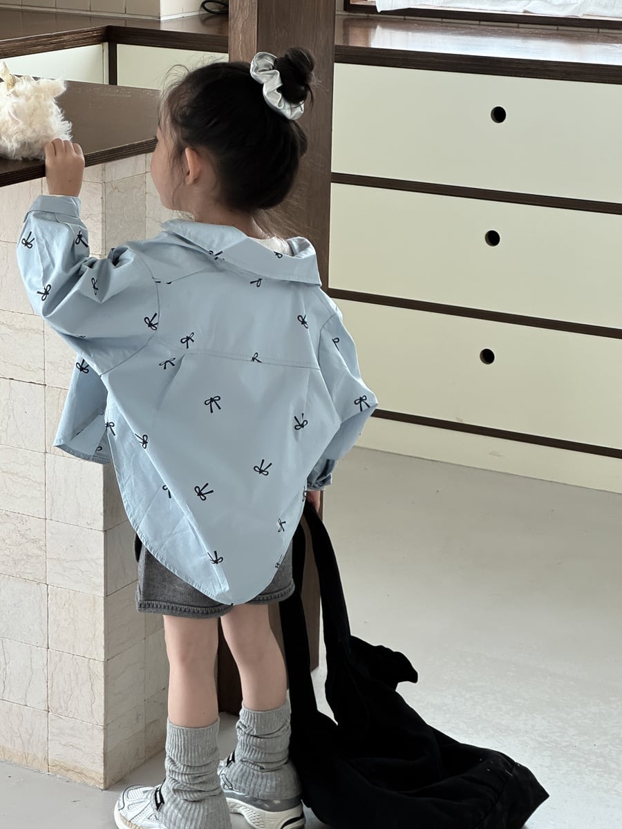 リボンプリントシャツ