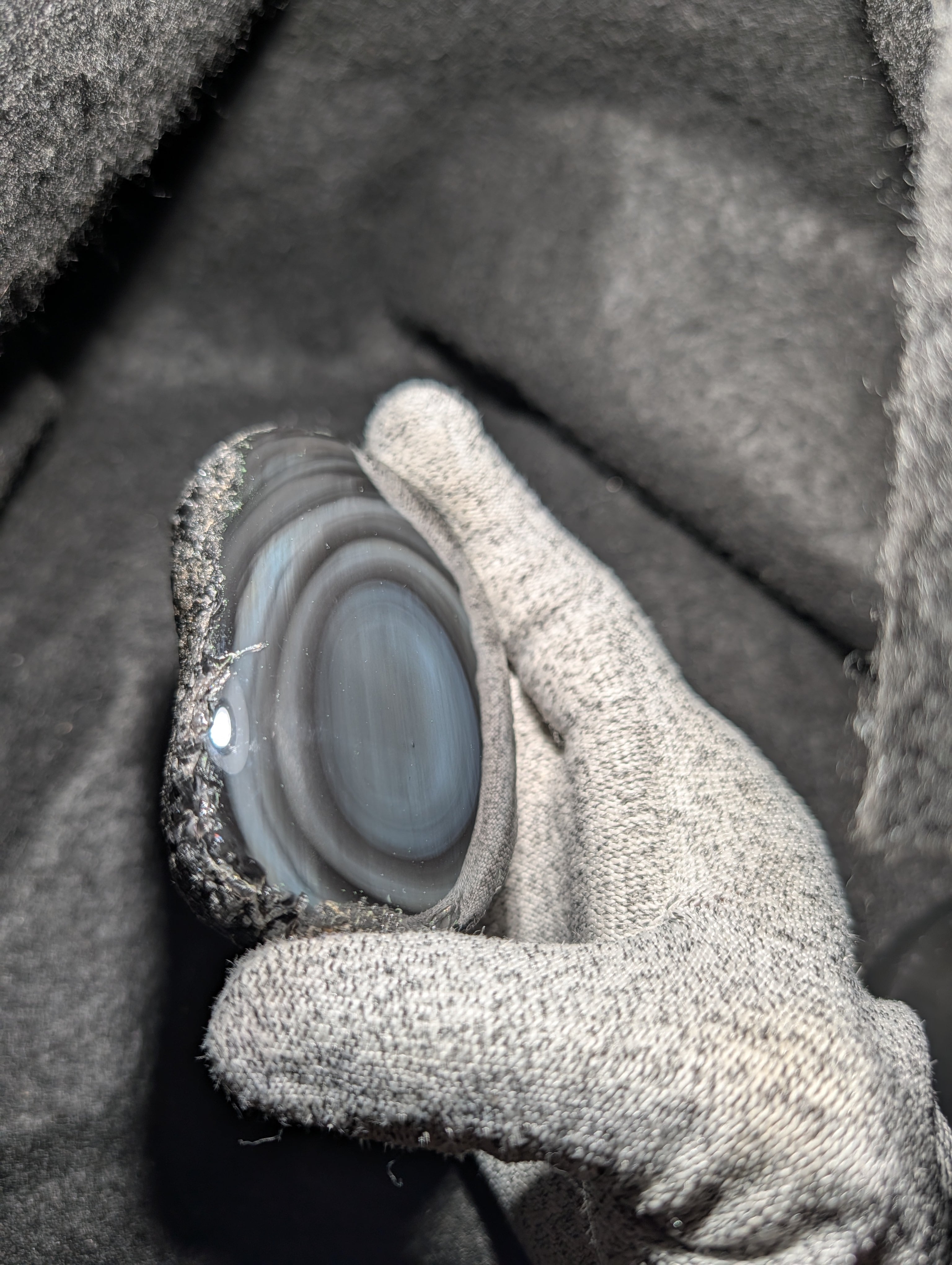 深青の光を宿す黒曜石（両面研磨品） | 玲瓏石工房 - Reiro Stone Studio
