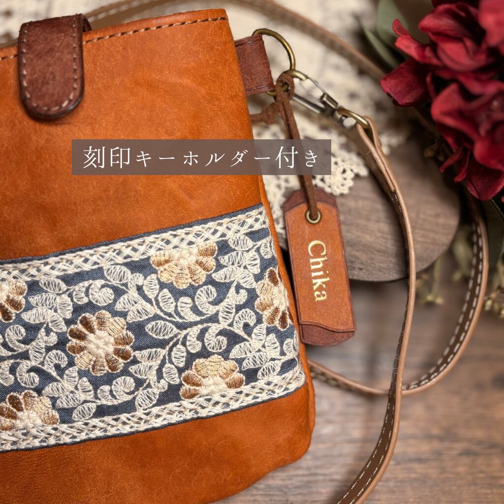 刻印名入れタグ付き】インド刺繍リボンとレザーで作ったスマホ