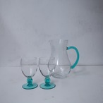 水色のピッチャーとグラス