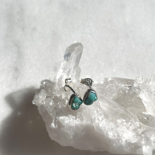 【超美石】天然ターコイズのシルバーピアス　（キャッチタイプ）　1133