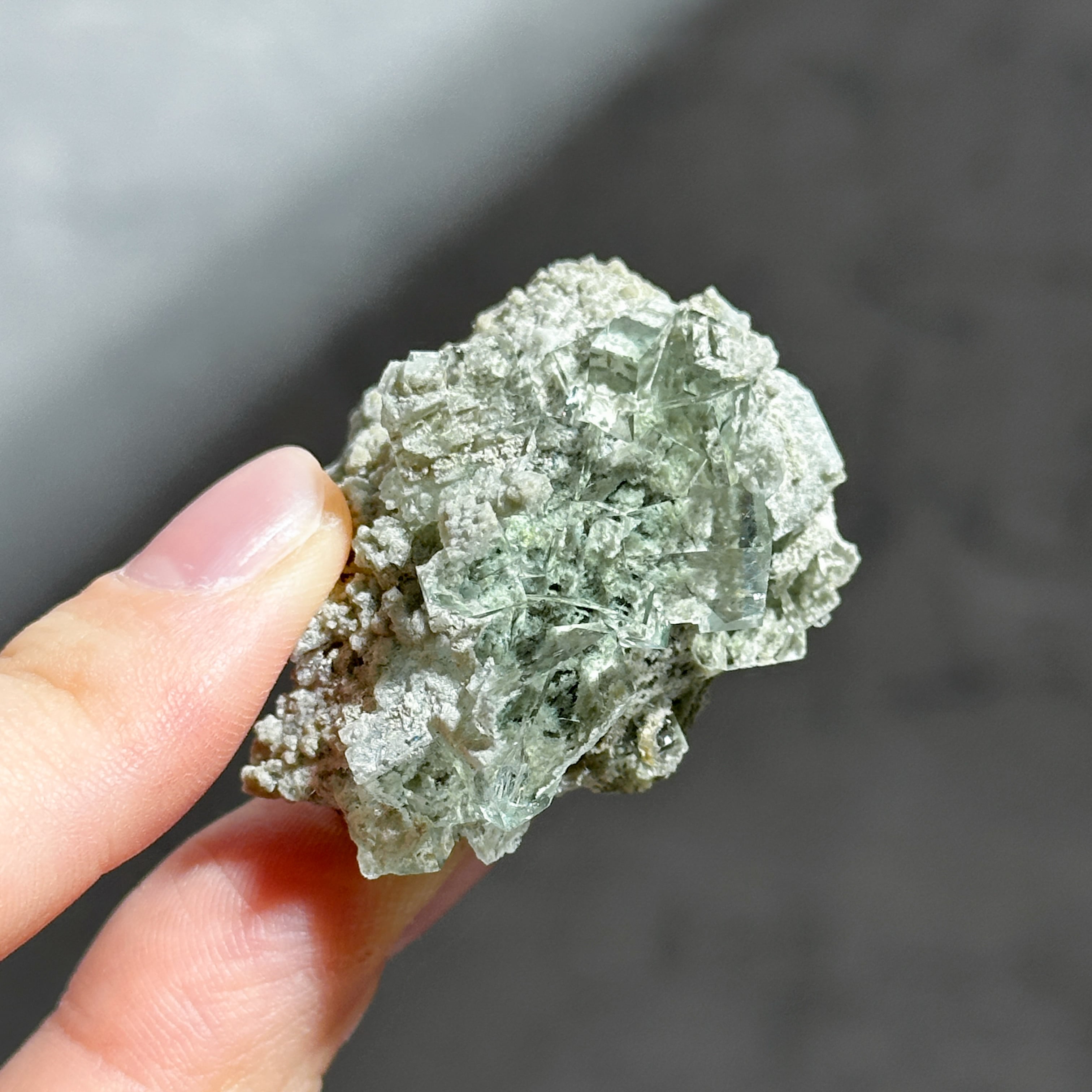 シャンファーリン産フローライト 原石57◇ Fluorite From Xianghualing