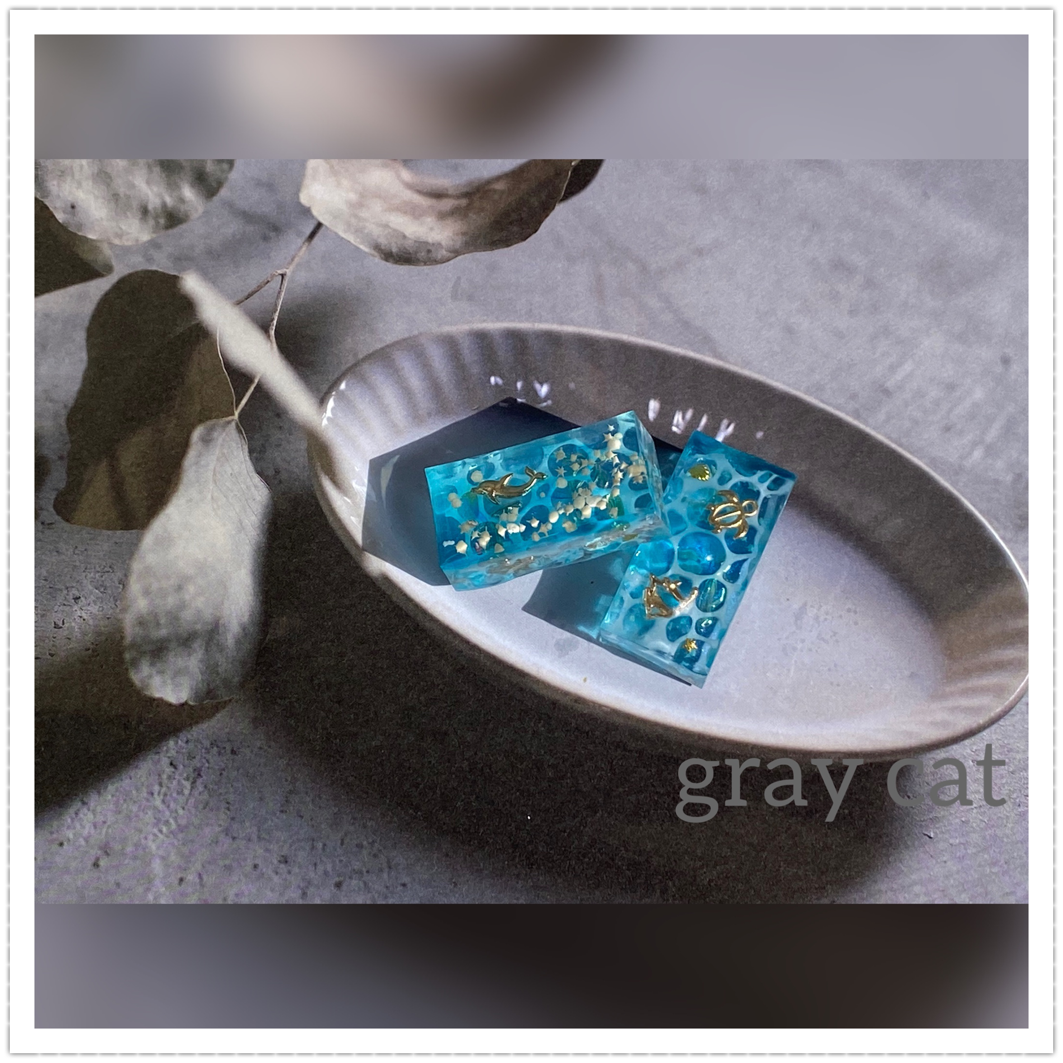アクアマリンのお箸置き-gray catつまみ細工のハンドメイド 