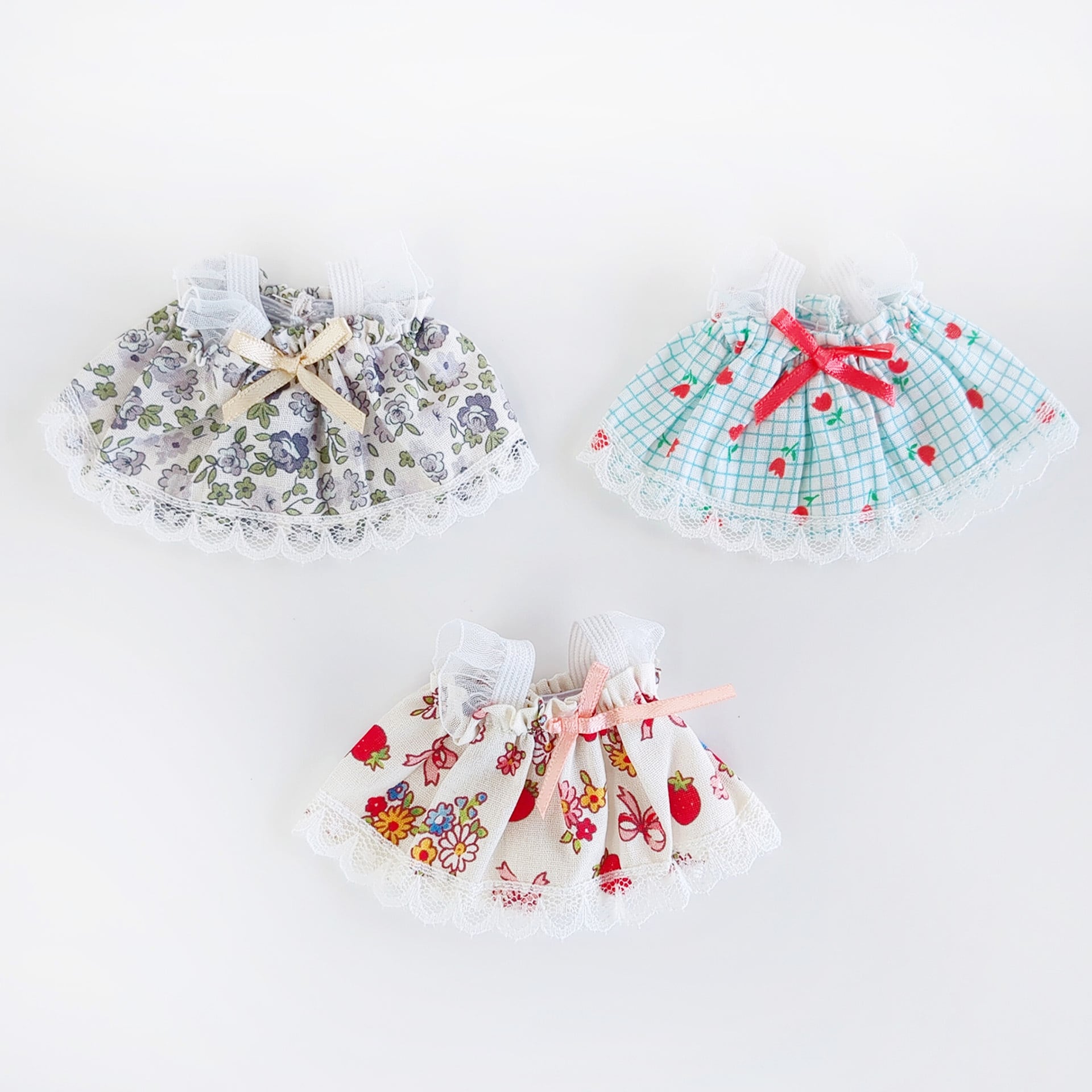 1351【10cm/15cm】レトロ花柄のワンピース 吊りスカートタイプ