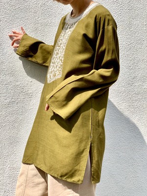70‘s− “ Embroidery tunic” “side slit”