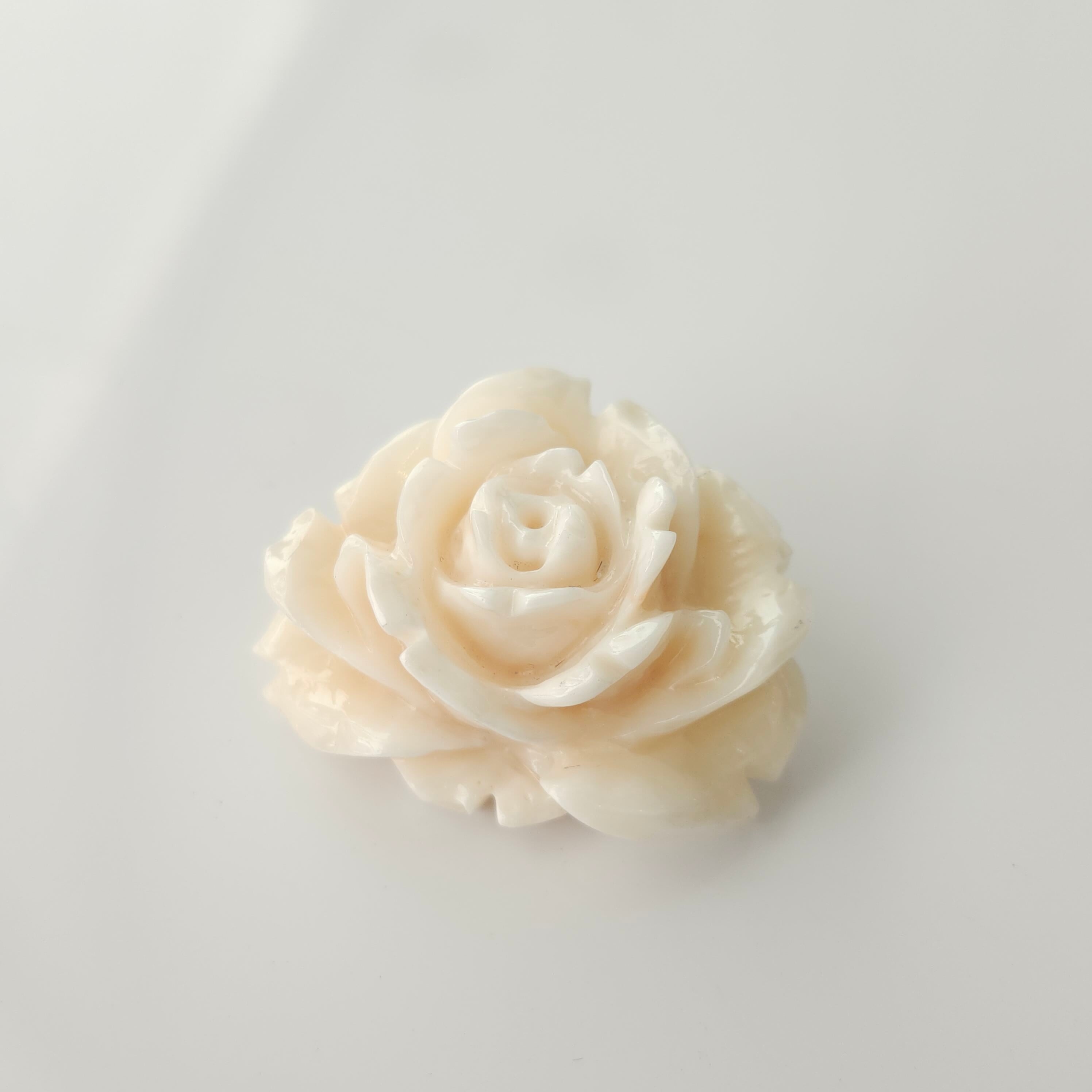 白薔薇(珊瑚彫刻)のブローチ 025 【商品紹介動画が商品説明からご覧
