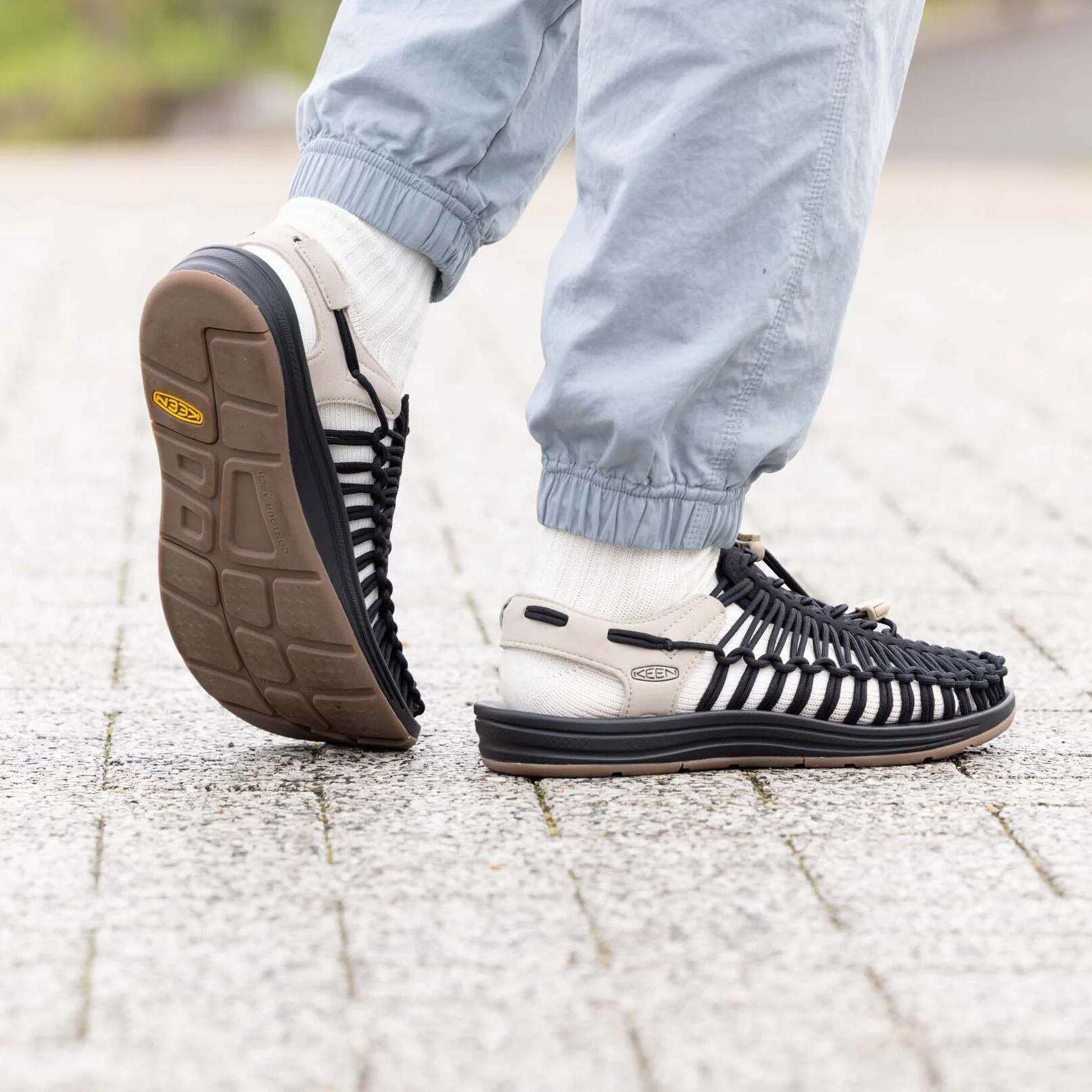 KEEN キーン】UNEEK ユニーク （ Black/Plaza Taupe ） | CARNOSA DOORS
