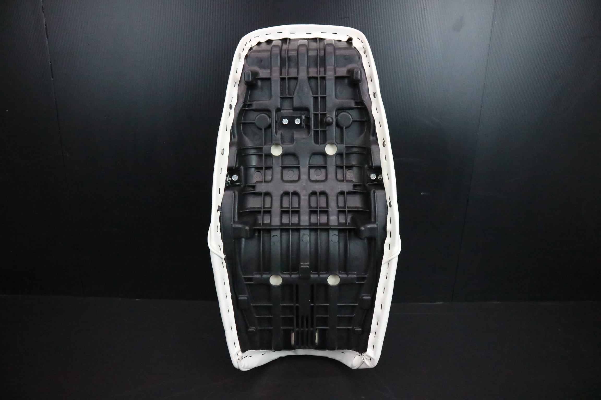 XJR400 前期 白 皮 タックロール シート ボタン打ち/4HM 新品