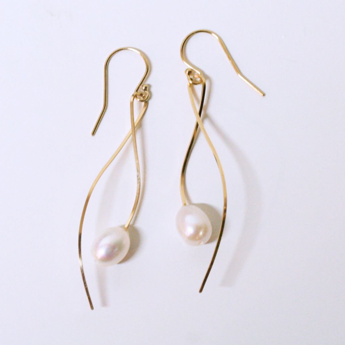 14kgf/淡水パールラインピアス | migknot