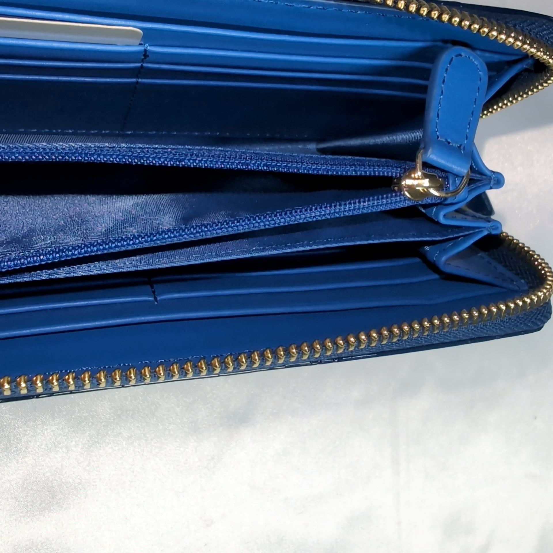 ヴィヴィアンウエストウッド ラウンドファスナーエナメル長財布 ブルー