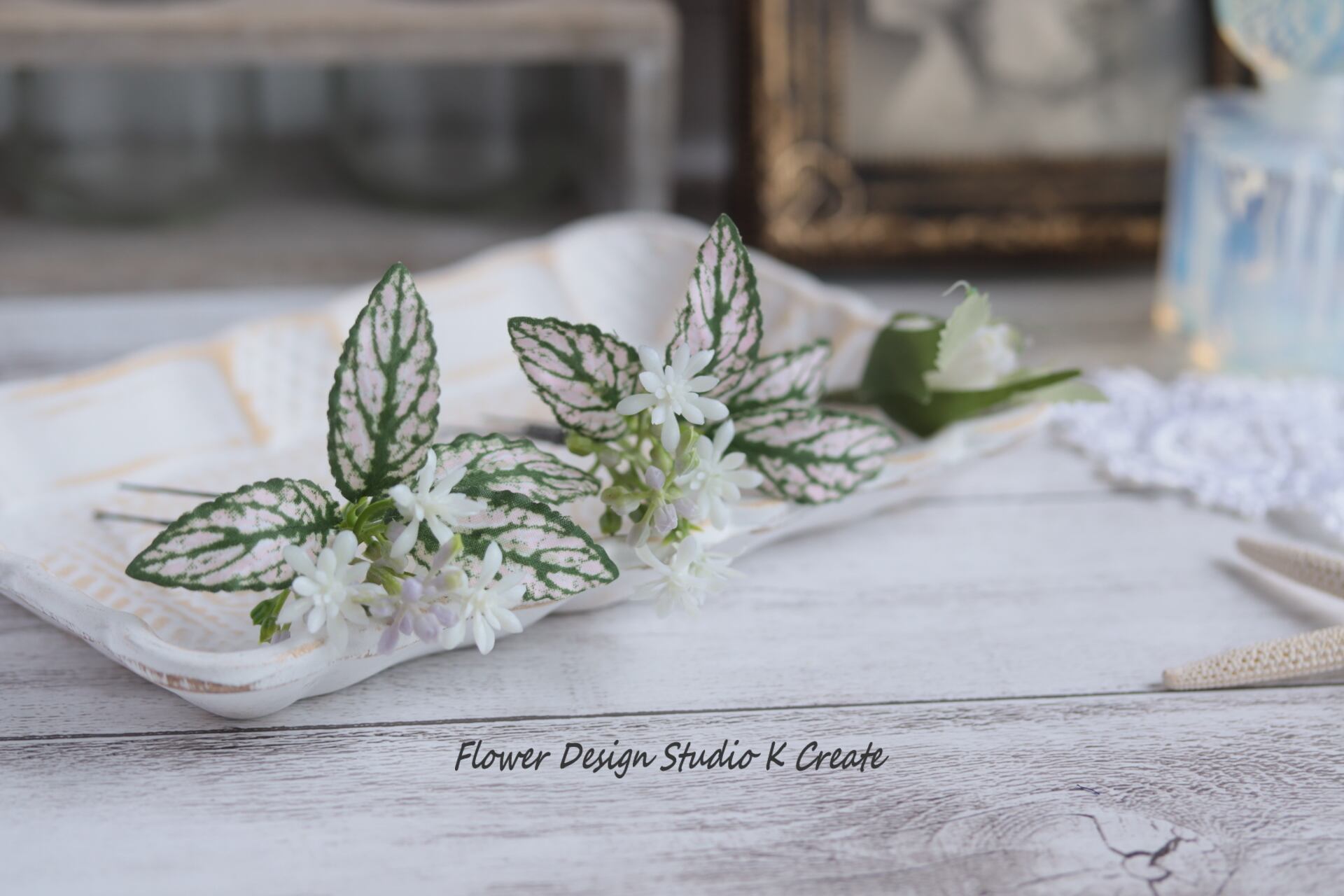 プルメリアと水色のデルフィニュウムのヘッドドレス 結婚式