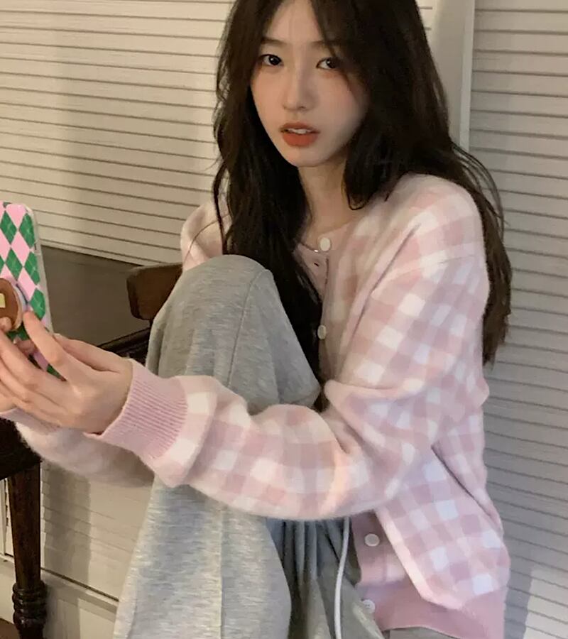 ゆるっと 韓国っぽ ガーリー ニット カーディガン ギンガムチェック パステルカラー カジュアル フェミニン デートコーデ Lamitte Deco トレンド 韓国ファッション ショップ Base店