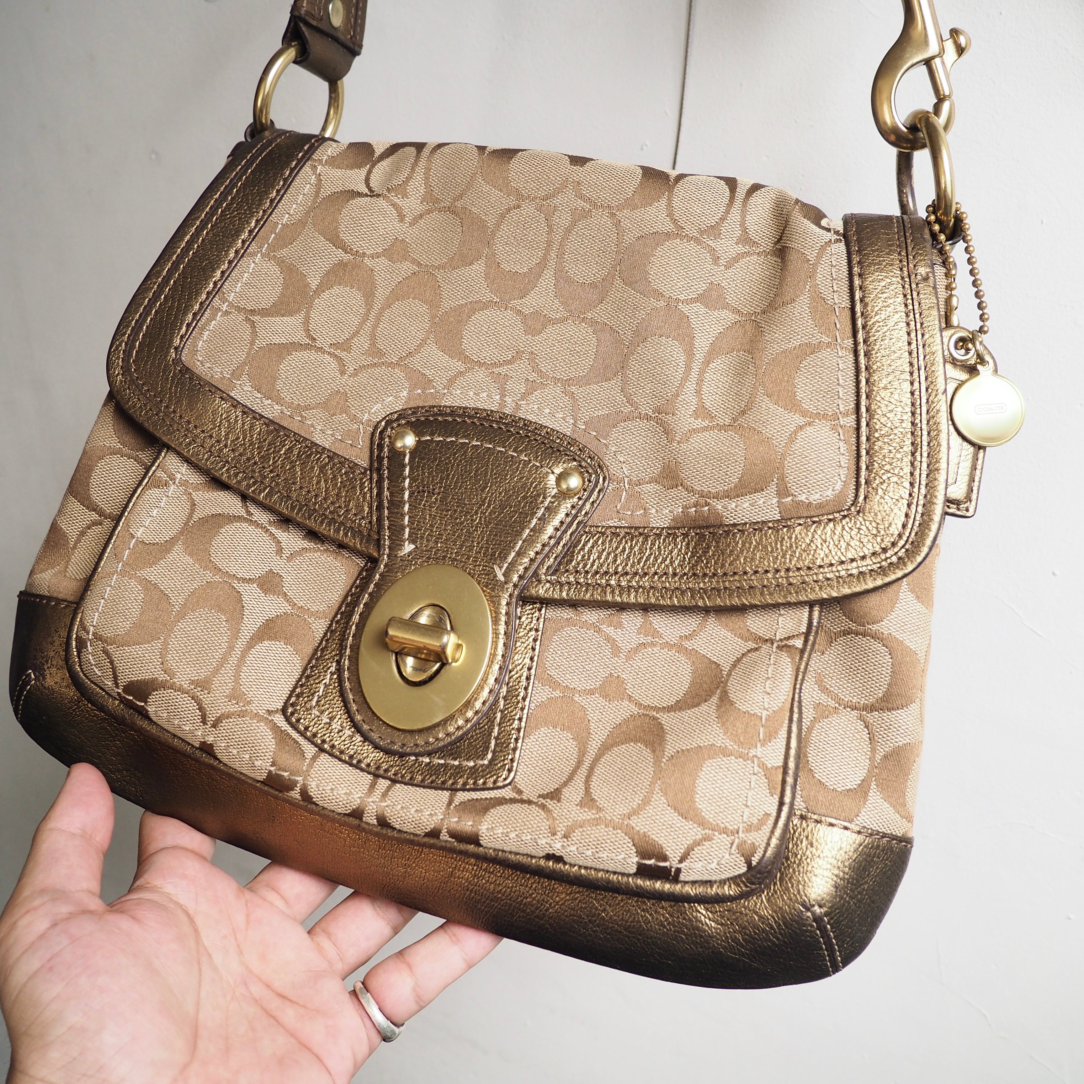 Coach ” Gold paint coating × signature textile Hand Bag | 古着屋 結々