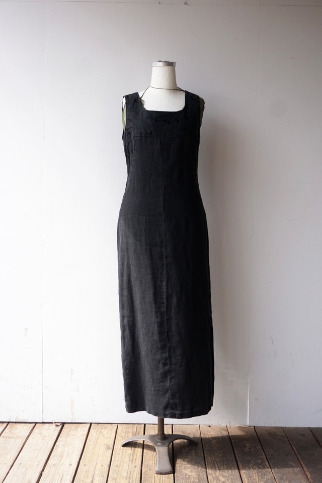 【monoya】 embroidery  sleeveless one-piece