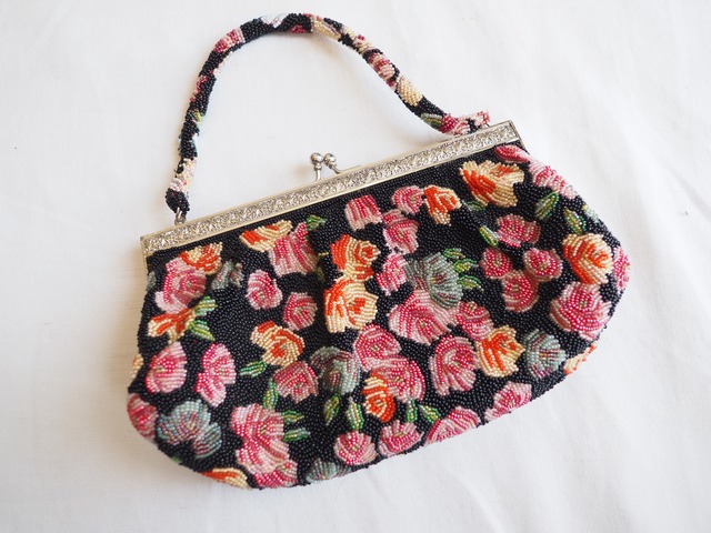 JAPAN? ~1990’s Vintage Floral Bead Purse