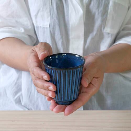 波佐見焼春右衛門窯　手作り手描き　いちご柄丸深鉢 波佐見焼春右衛門窯 手作り手描き いちご柄鉢（波佐見町