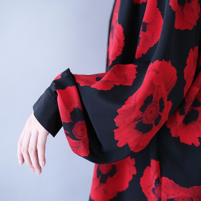 "black×red" flower art pattern open collar shirt