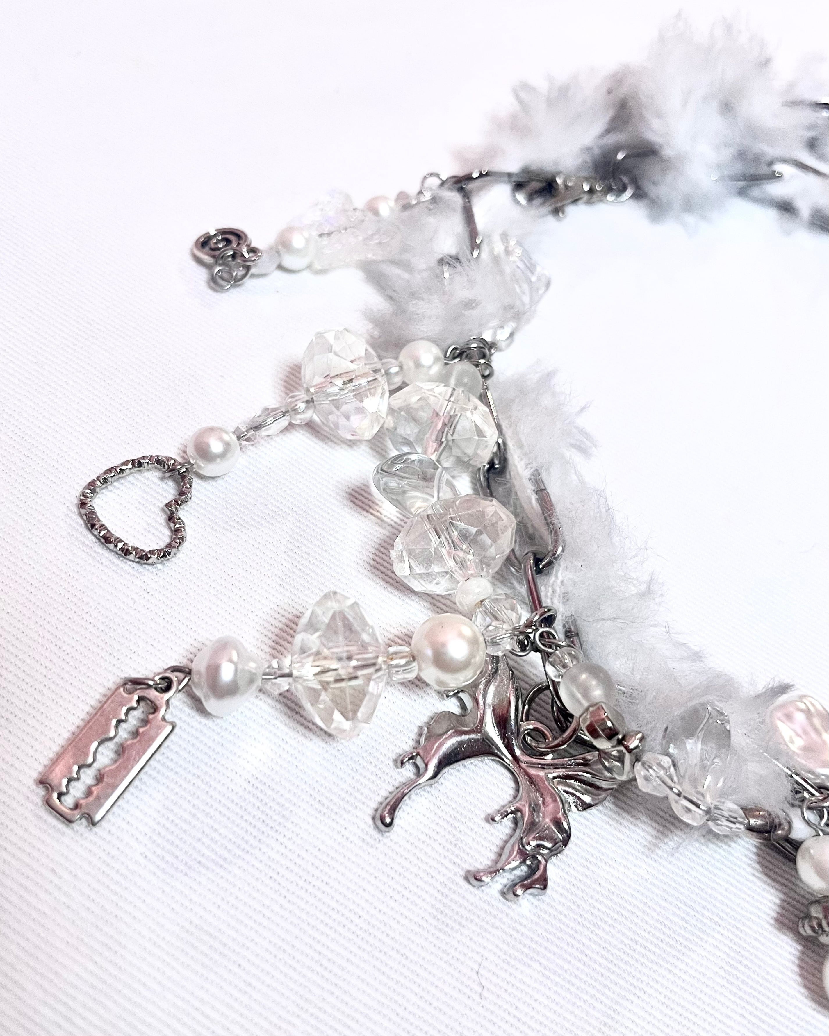 Chunky Charm Necklace 〈White fur〉