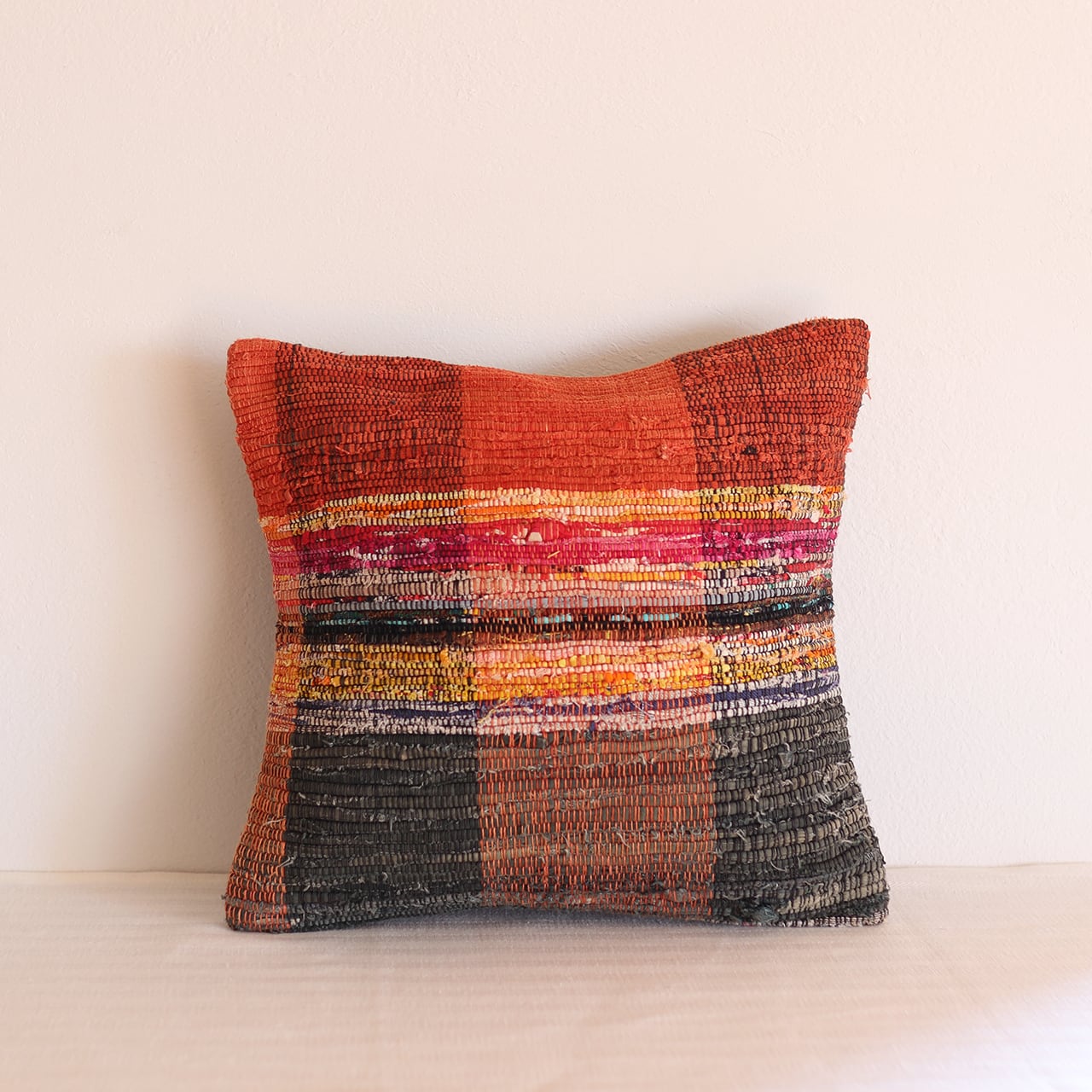 【即納品】オールドキリム・裂き織り・クッションカバー・1点もの(35×35cm)C-14199