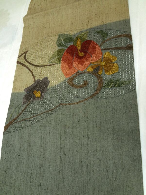 灰色と薄柳色の紬地 スワトウ相良刺繍 名古屋帯 | アンティーク