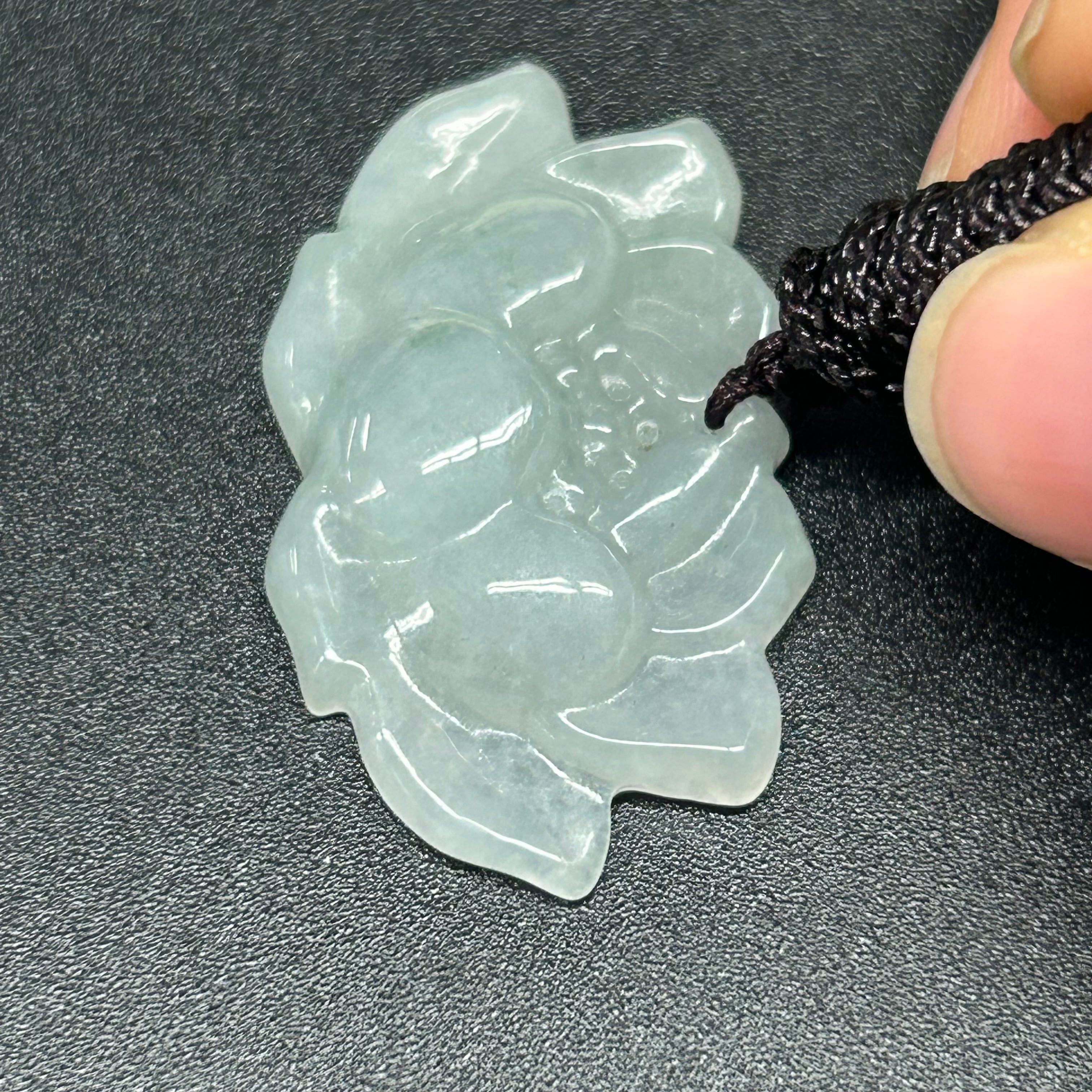 本翡翠ペンダント 蓮の花 ミャンマー産 氷種 みずみずしい 無含浸 無