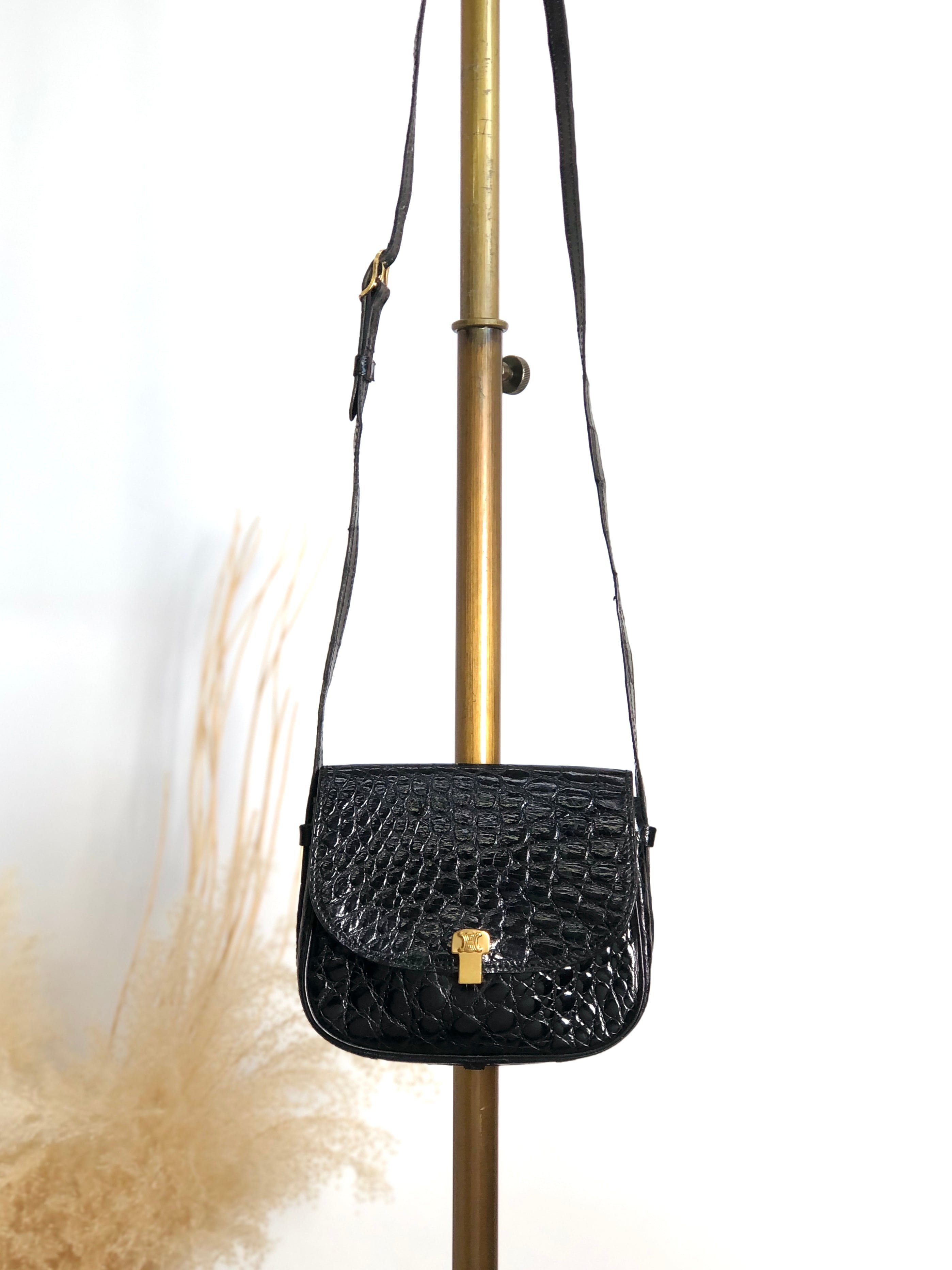 CELINE セリーヌ ショルダーバッグ ブラック トリオンフ 型押しレザー
