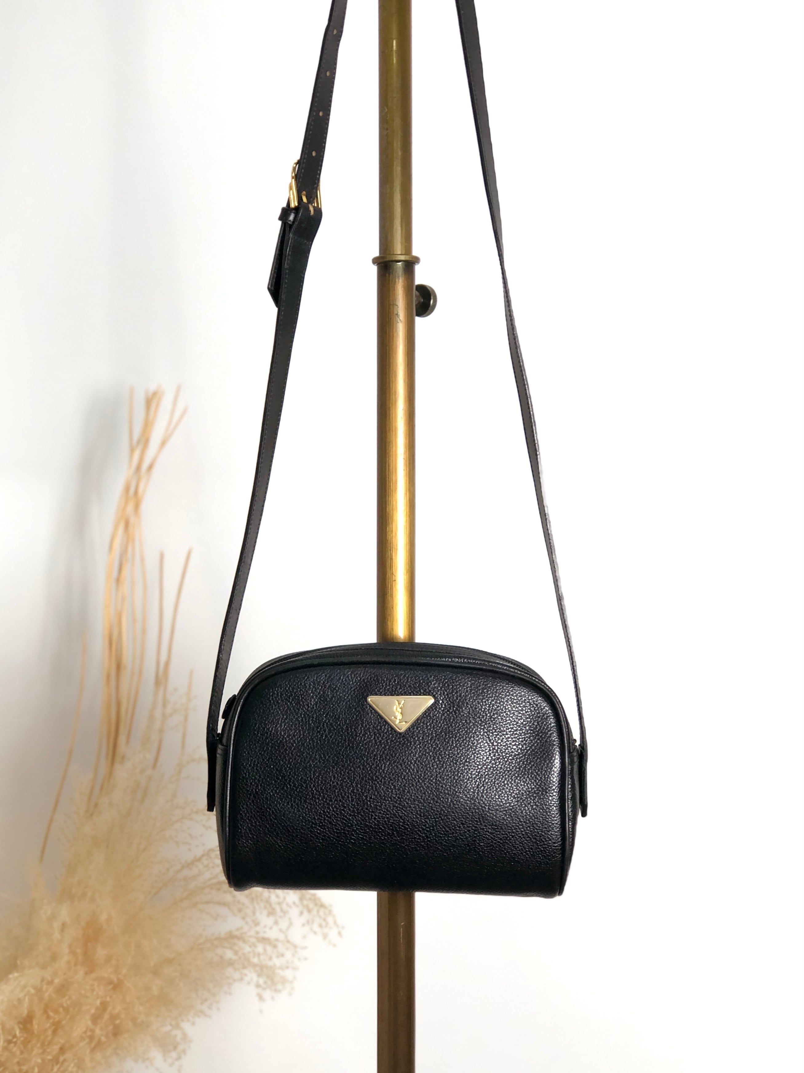 Yves Saint Laurent イヴ・サンローラン ショルダーバッグ ブラック ロゴプレート レザー vintage ヴィンテージ オールド fbers6