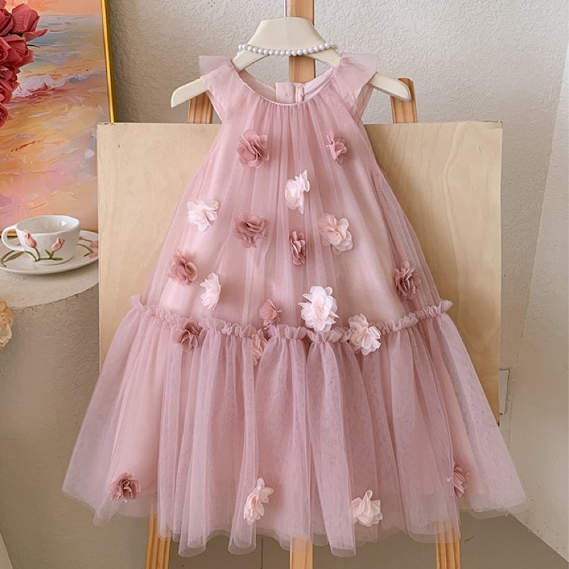 ,花びらモチーフが揺れる ピンクチュールドレスワンピース