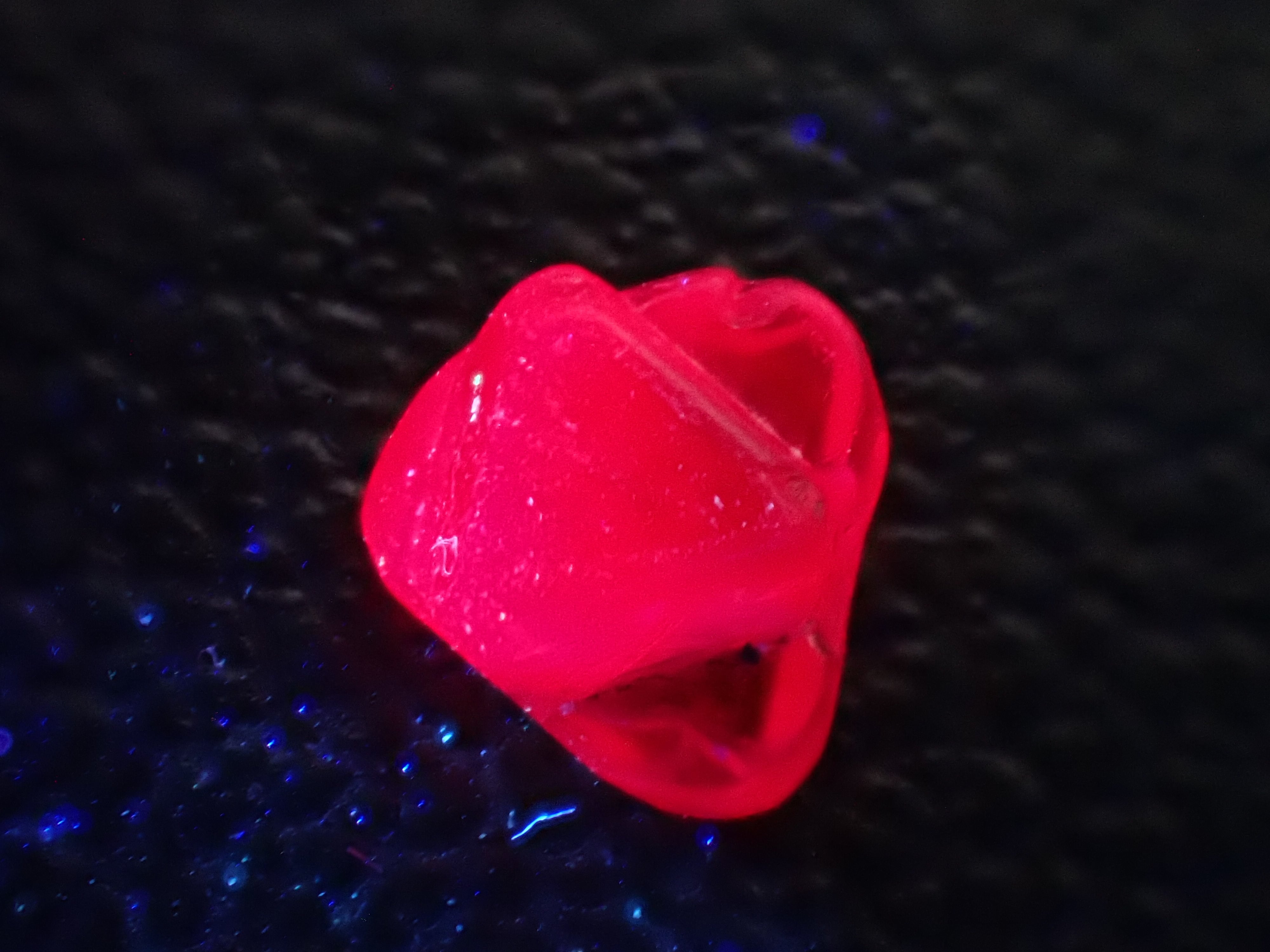 ダビデの星】スピネル双晶 尖晶石 モゴック産 原石 標本 鉱物No314